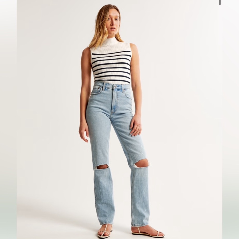 Abercrombie and Fitch 90s Straight Ultra High Rise Destroted Medium Wash 00 24